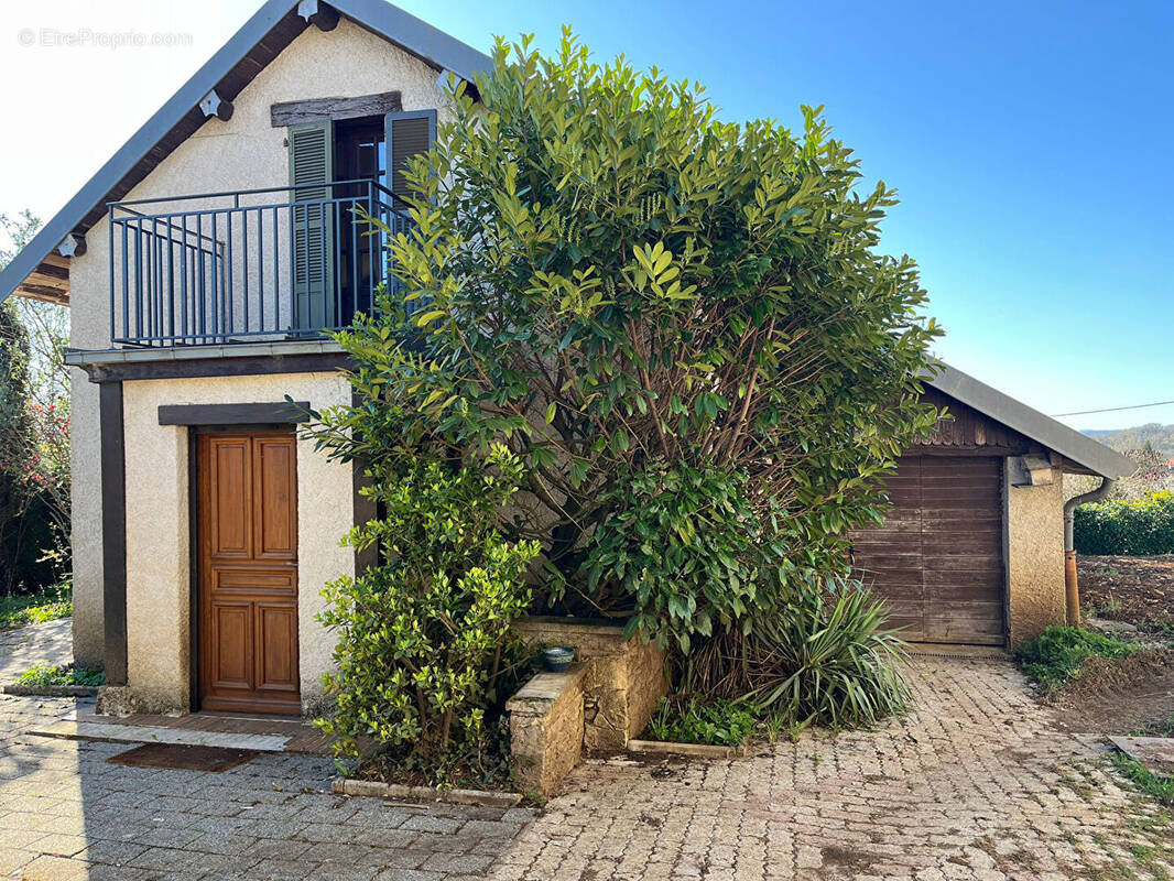 Maison à POUILLEY-LES-VIGNES