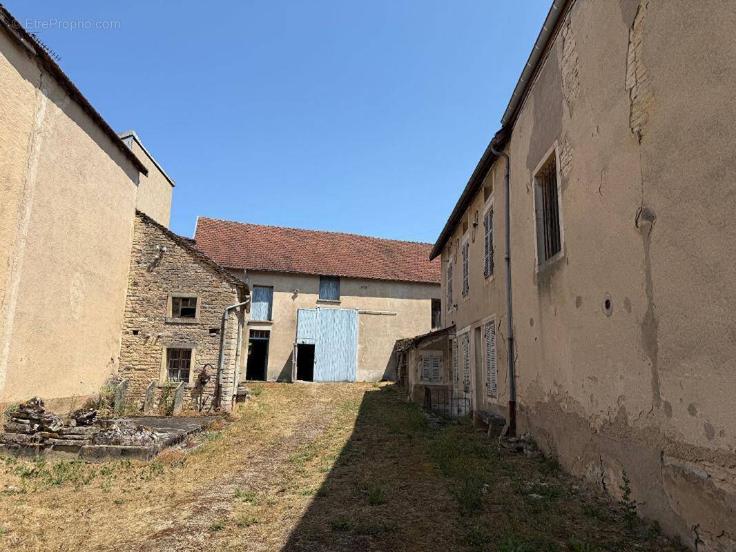 Maison à SAINTE-MARIE-SUR-OUCHE
