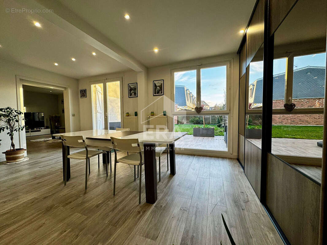 Maison à COMBS-LA-VILLE