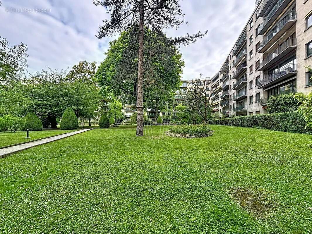 Appartement à NEUILLY-SUR-SEINE