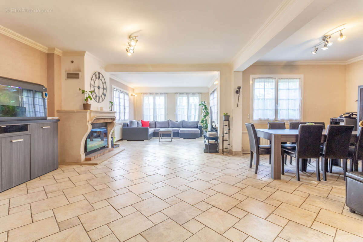 Maison 200 m² à Chevannes  - photo 7