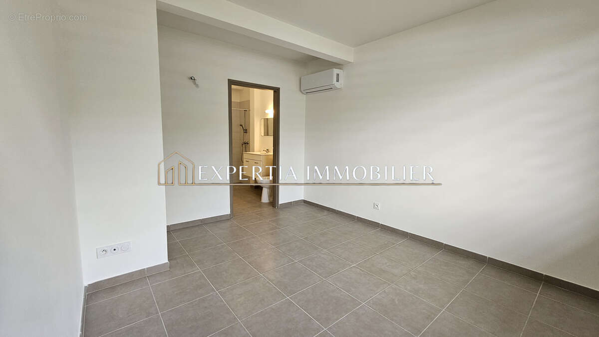 Appartement à REMIRE-MONTJOLY
