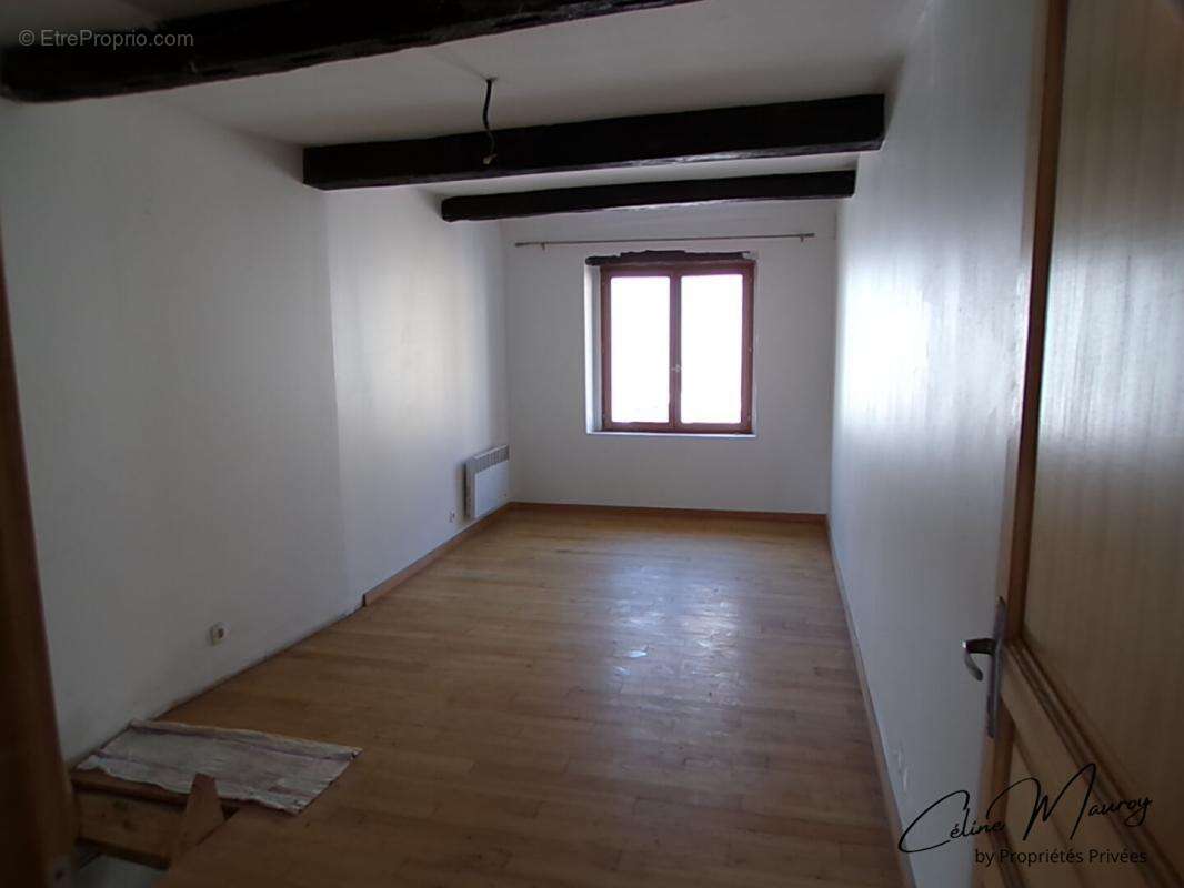 Maison mitoyenne à rénover - Fort potentiel - Terrain de 670 m2 - photo 2