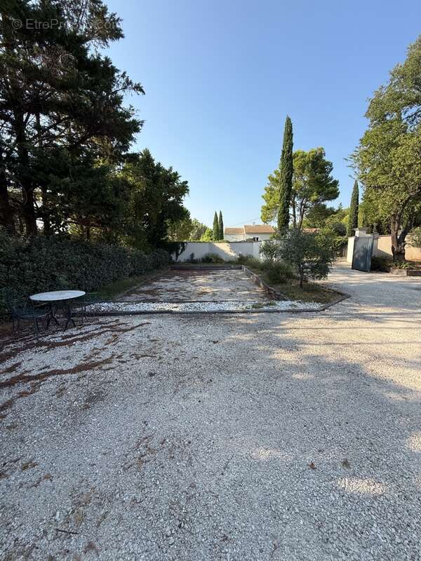 Superbe villa moderne, aux Taillades, de plain-pied avec piscine, panneaux solaires et prestations de standing - photo 16