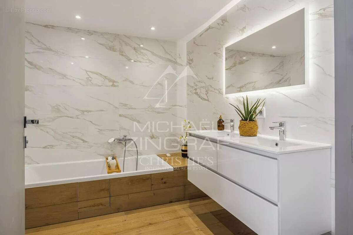 Appartement à MANDELIEU-LA-NAPOULE