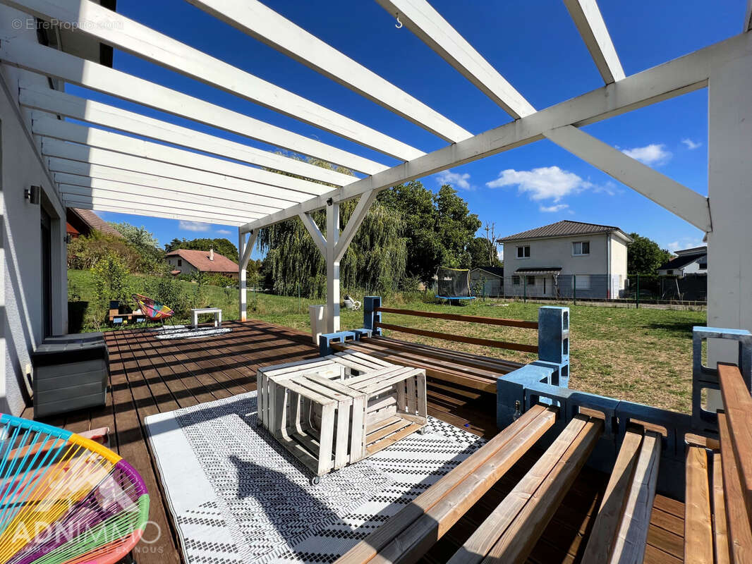 Maison à SAINT-GENIS-POUILLY