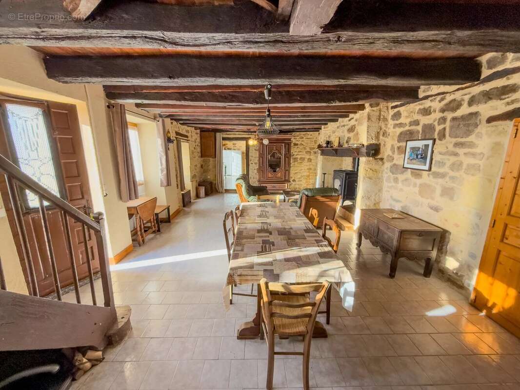 Deux maisons périgourdines en pierre avec dépendances, piscine et terrain. - photo 16