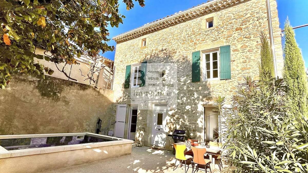 Maison à LAUDUN-L&#039;ARDOISE