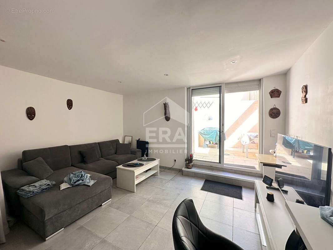 Maison à SAINT-LAURENT-DE-LA-SALANQUE