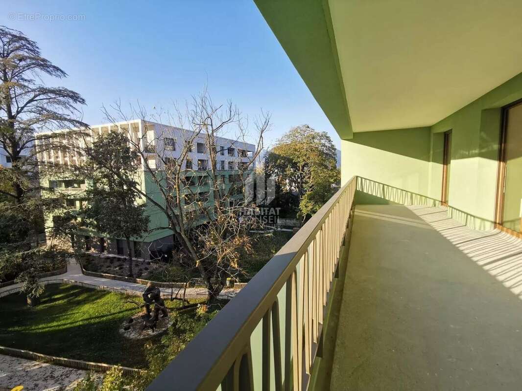 Appartement à LE PONT-DE-CLAIX