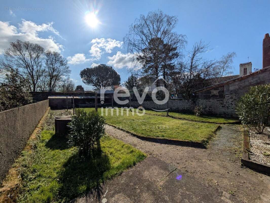 Maison à SAINT-COLOMBAN