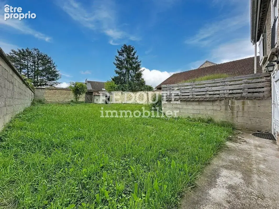Les mesneux- maison de type 5 avec jardin et garage - photo 3