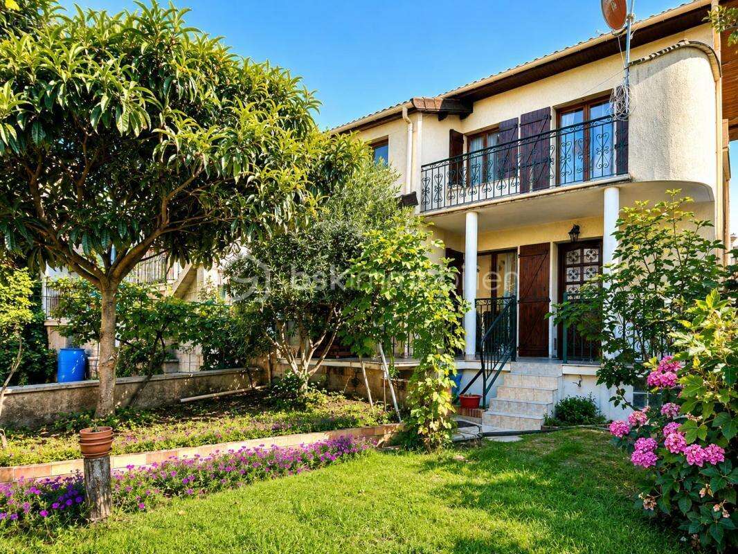 Maison familiale 4 chambres avec jardin de 72 m², 188 m² de terrain - Terrasses et garage – Livry-Gargan - photo 3