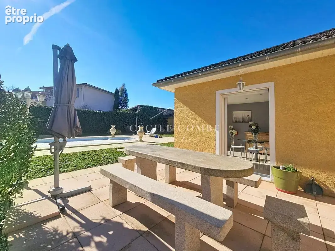 Maison 5 pièces 129 m² à vendre à Saint-Laurent-De-Mure (69720) - photo 2