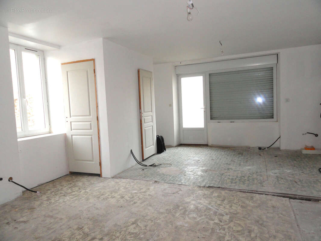 Maison à SAINT-VARENT