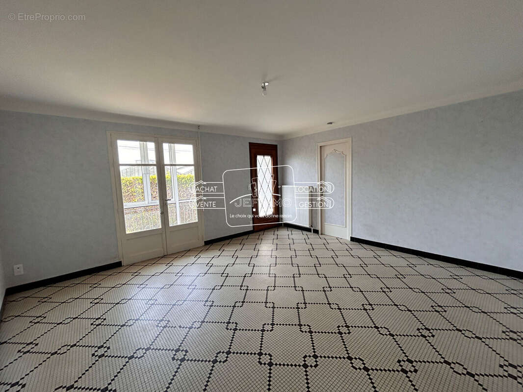 Maison à SAINT-JULIEN-DE-CONCELLES