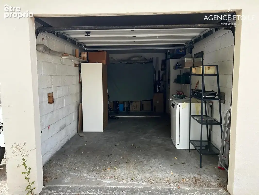 Box 15 m2 sécurisé, copropriété Le Clemenceau - photo 3
