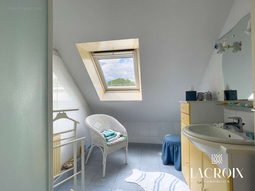 Maison à LA CHAPELLE-DES-FOUGERETZ