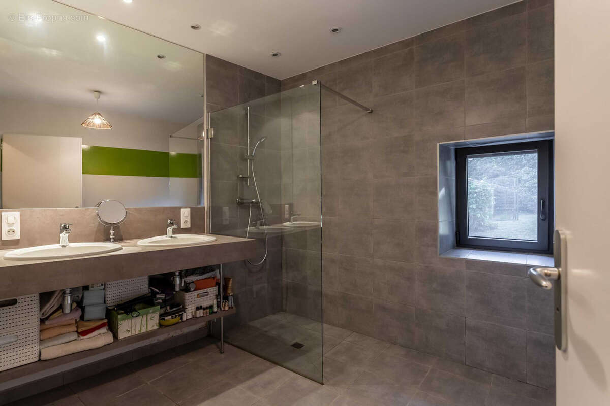 Stoney country house with pool - photo 21
