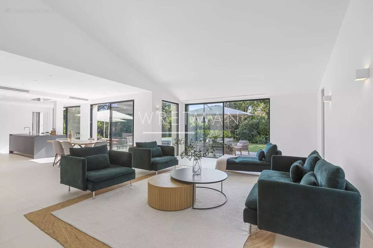 Maison à ROQUEFORT-LES-PINS