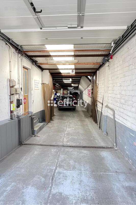 Commerce à VERRIERES-LE-BUISSON