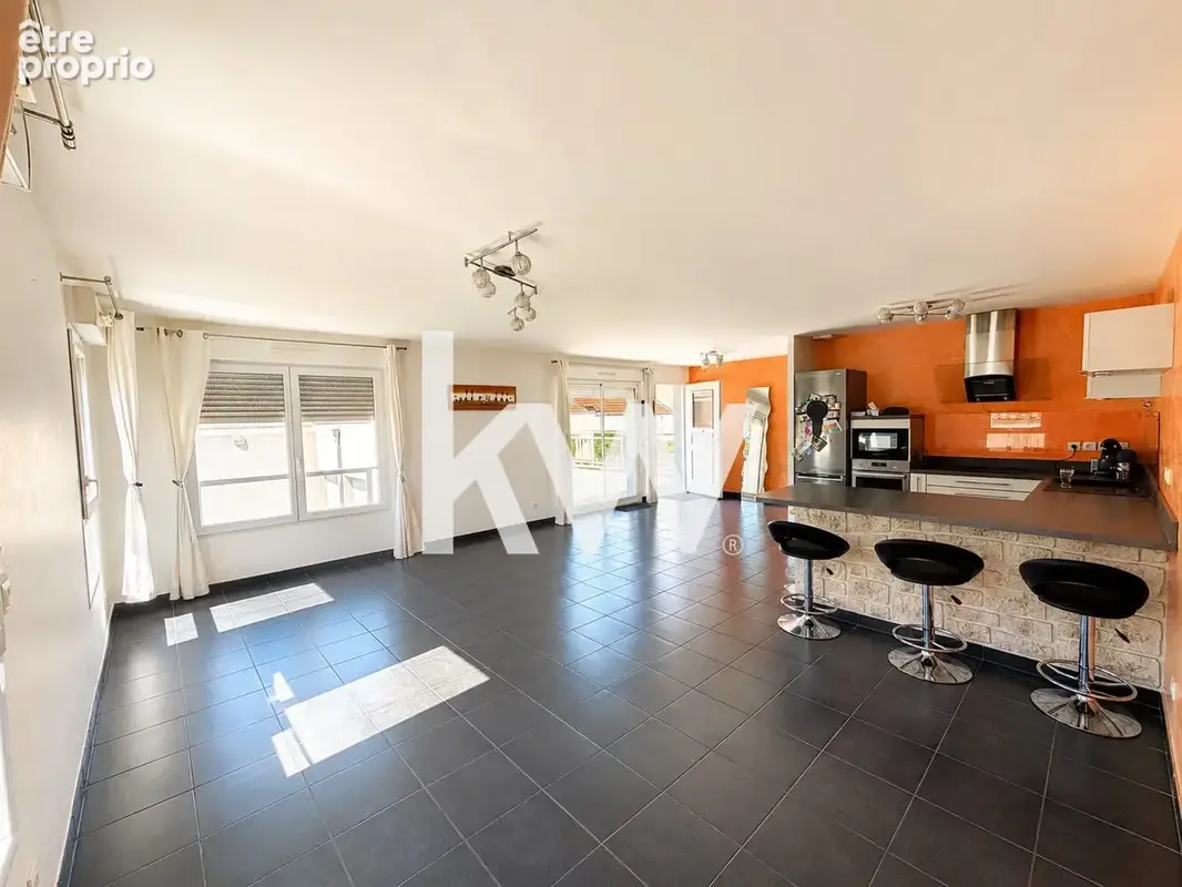 Appartement à SAINT-GENEST-LERPT
