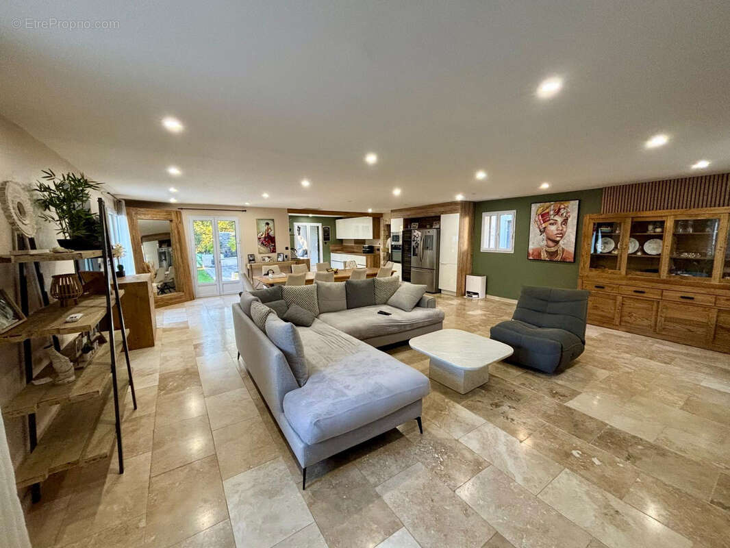 Maison à SUZE-LA-ROUSSE