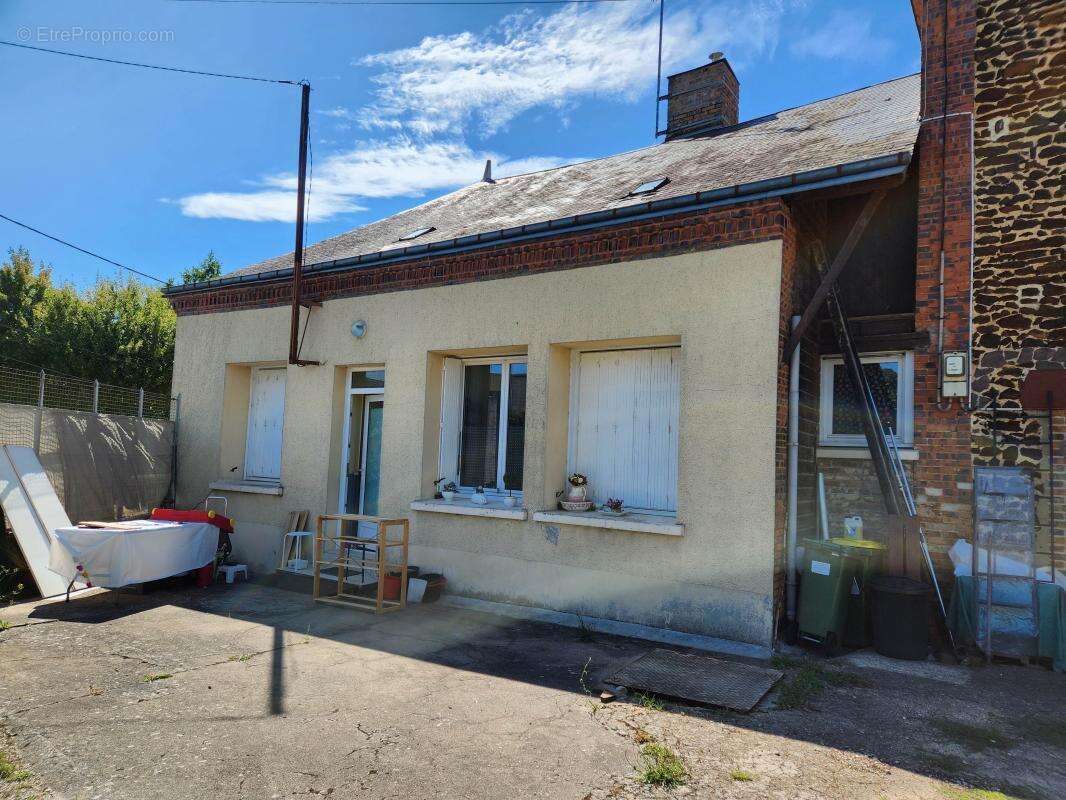 Commerce à CORMENON