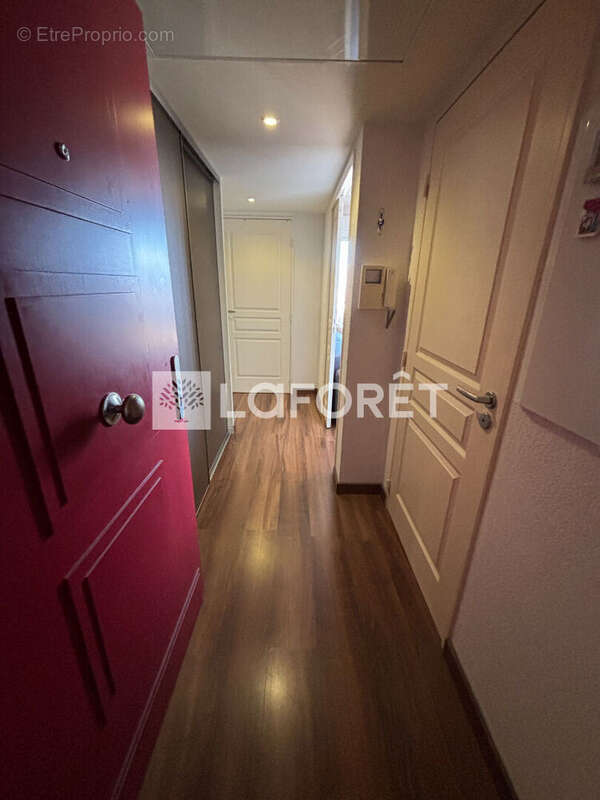 Appartement à SAINT-LAURENT-DU-VAR