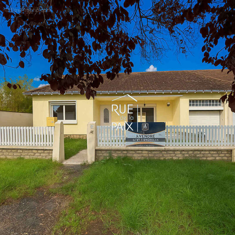 Maison à DANGE-SAINT-ROMAIN