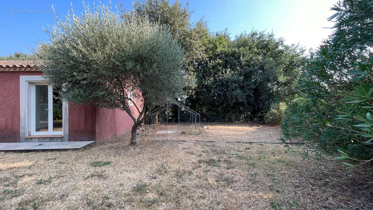 A 10 minutes d'Uzès, villa de plain-pied avec jardin, piscine et pool-house - photo 3