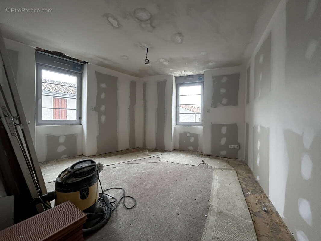 Maison à BAIGNES-SAINTE-RADEGONDE