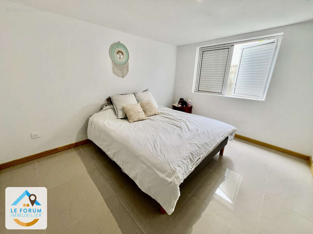 Tampon 97430 - ensemble immobilier - beaux volumes - fort potentiel - quartier prisé - photo 9