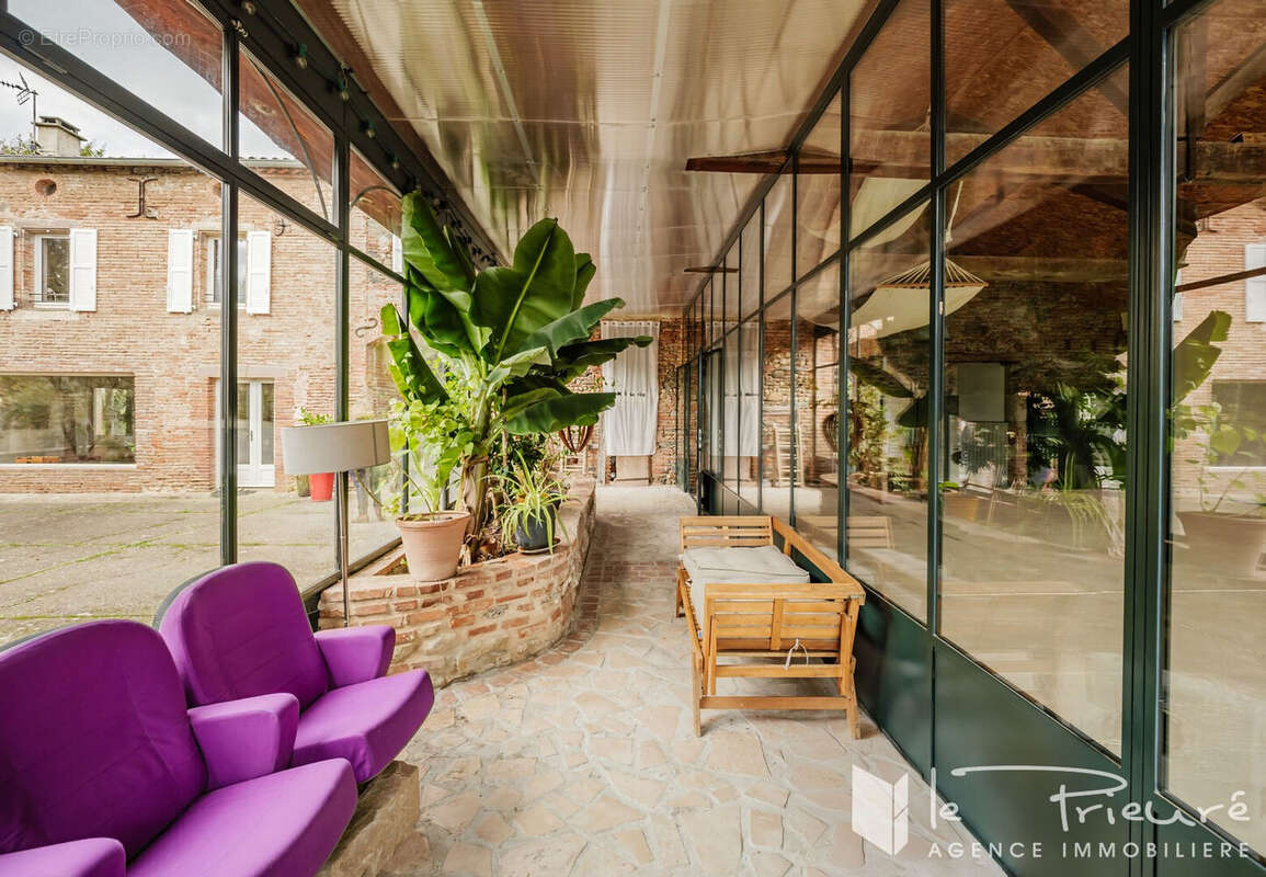 A seulement 10 mlin d'Albi !  Superbe corps de ferme rénové, 461 m², verrière, piscine et jardin arboré de 5000 m², cadre paisib - photo 17