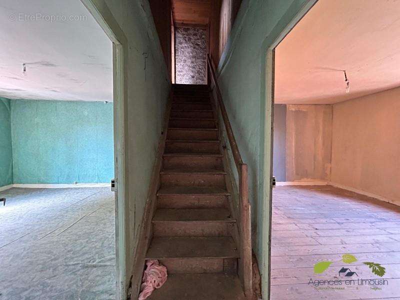 Maison à SAUVIAT-SUR-VIGE