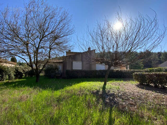 Maison à SAINT-CLEMENT-DE-RIVIERE
