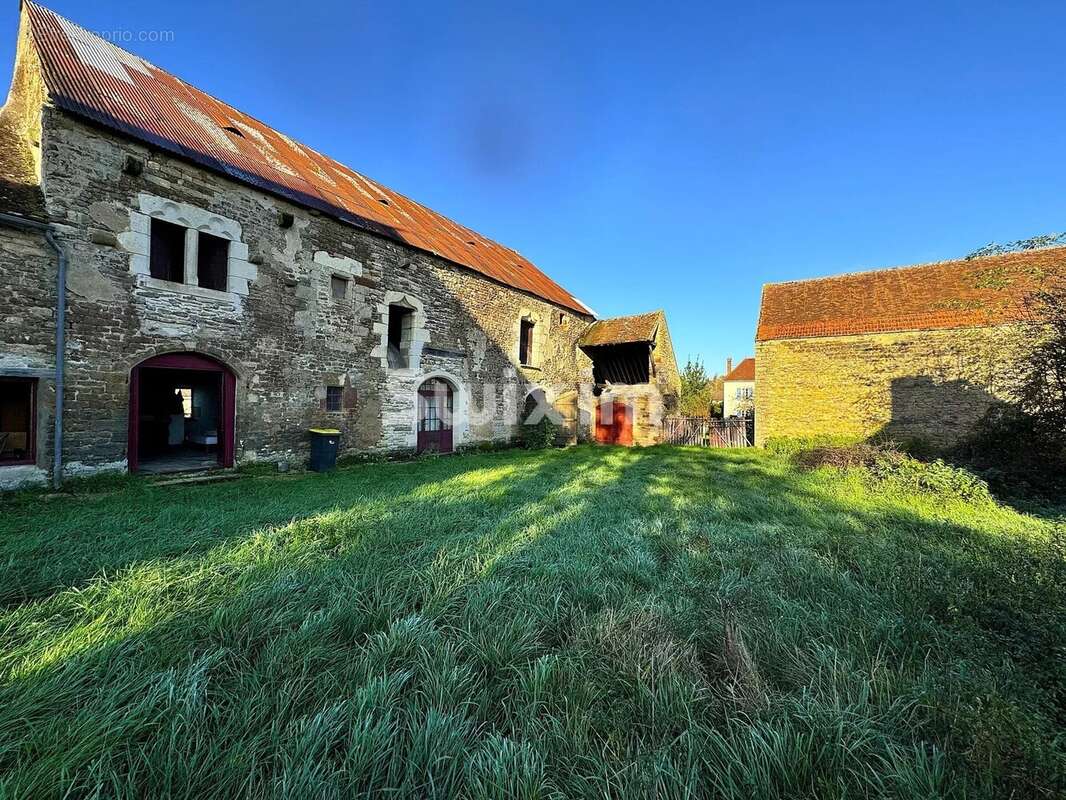 Maison à AVALLON