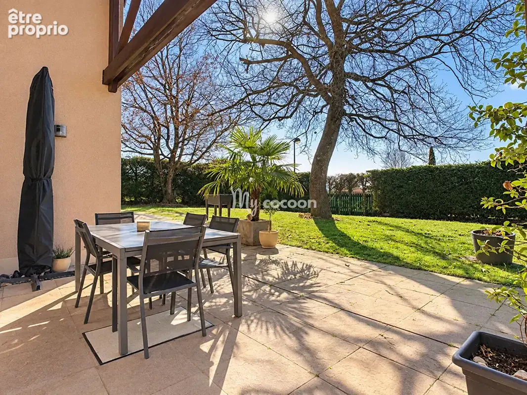 Maison - T6 - 177 m² - photo 2