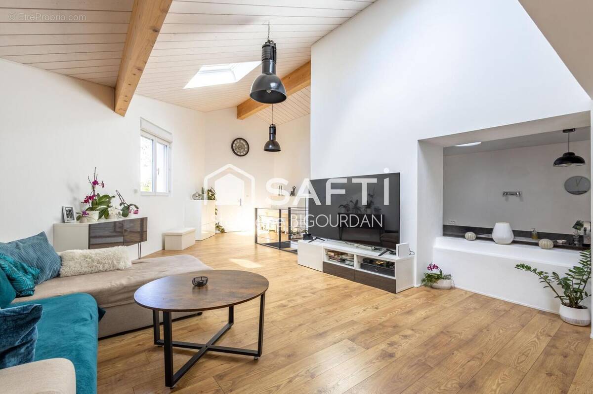 Photo 1 - Maison à ECOLE-VALENTIN