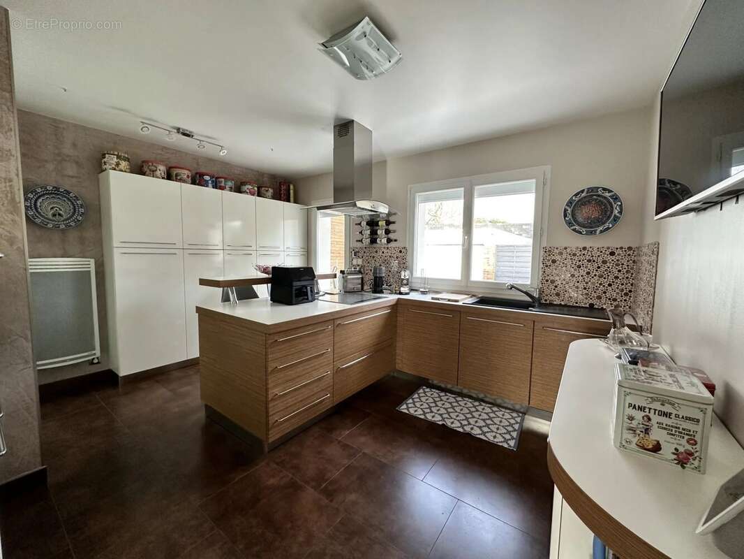 Maison à LE MESNIL-SAINT-DENIS