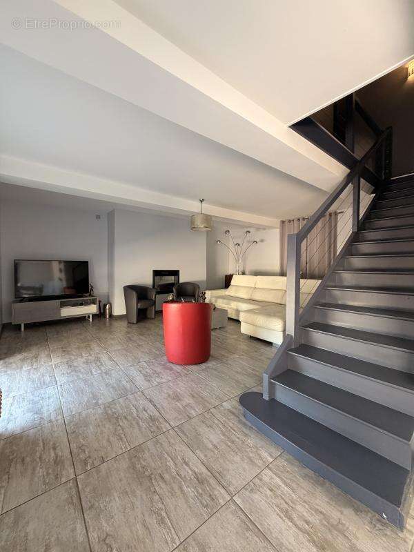 Maison 180 m² à Piegut-Pluviers  - photo 10