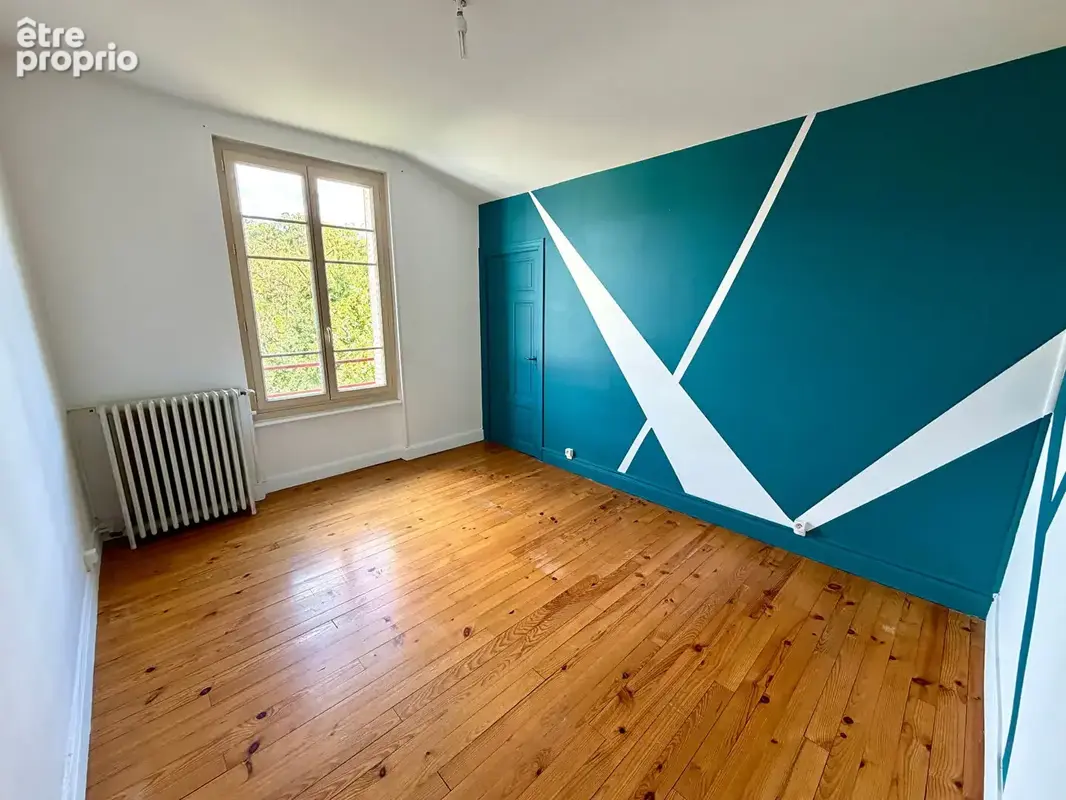 LES MARTRES DE VEYRE / Maison années 30 avec jardin à vendre ! - photo 8