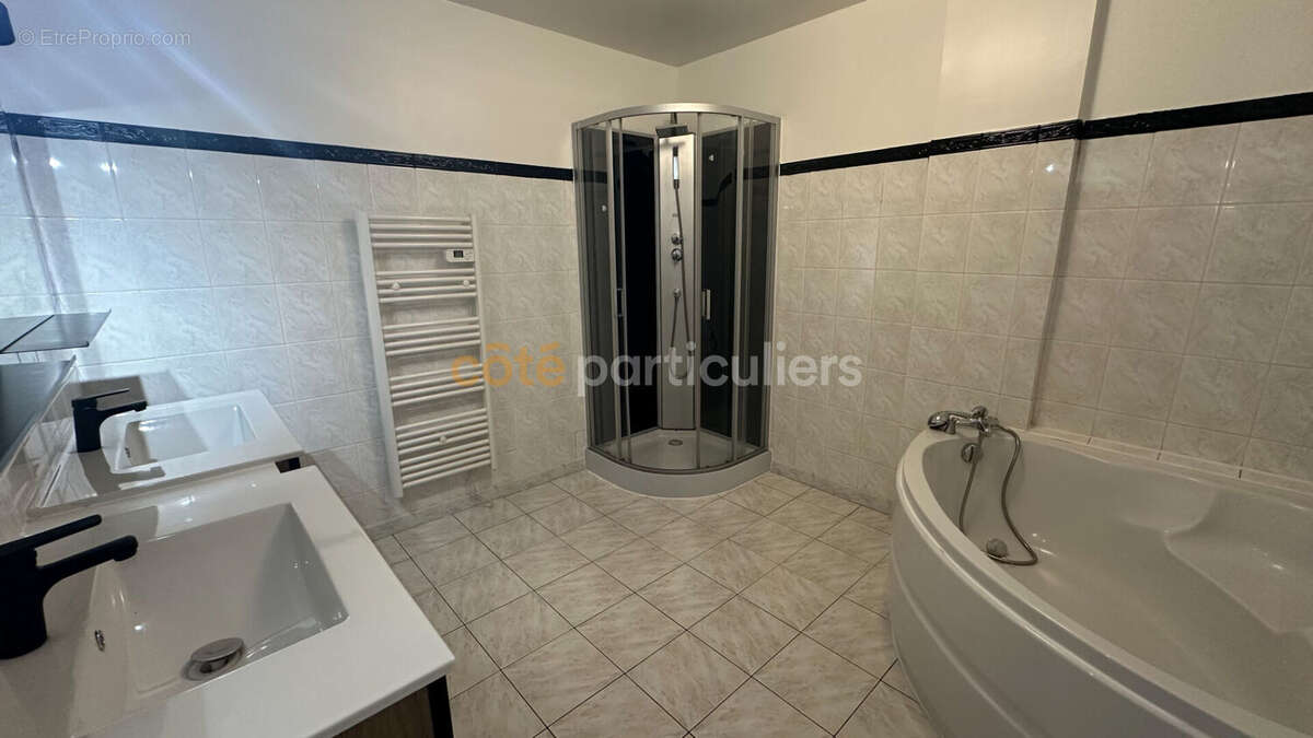 Appartement à BRIE-COMTE-ROBERT