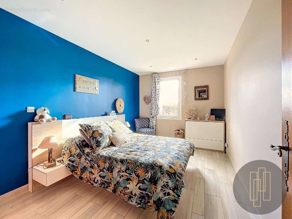 Maison 4 chambres avec dependances - photo 8