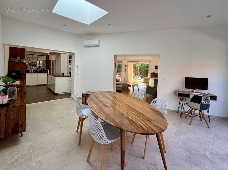 Maison familiale de plain-pied de 150 m², au fond d’une impasse, sans vis-à-vis et au calme - photo 6