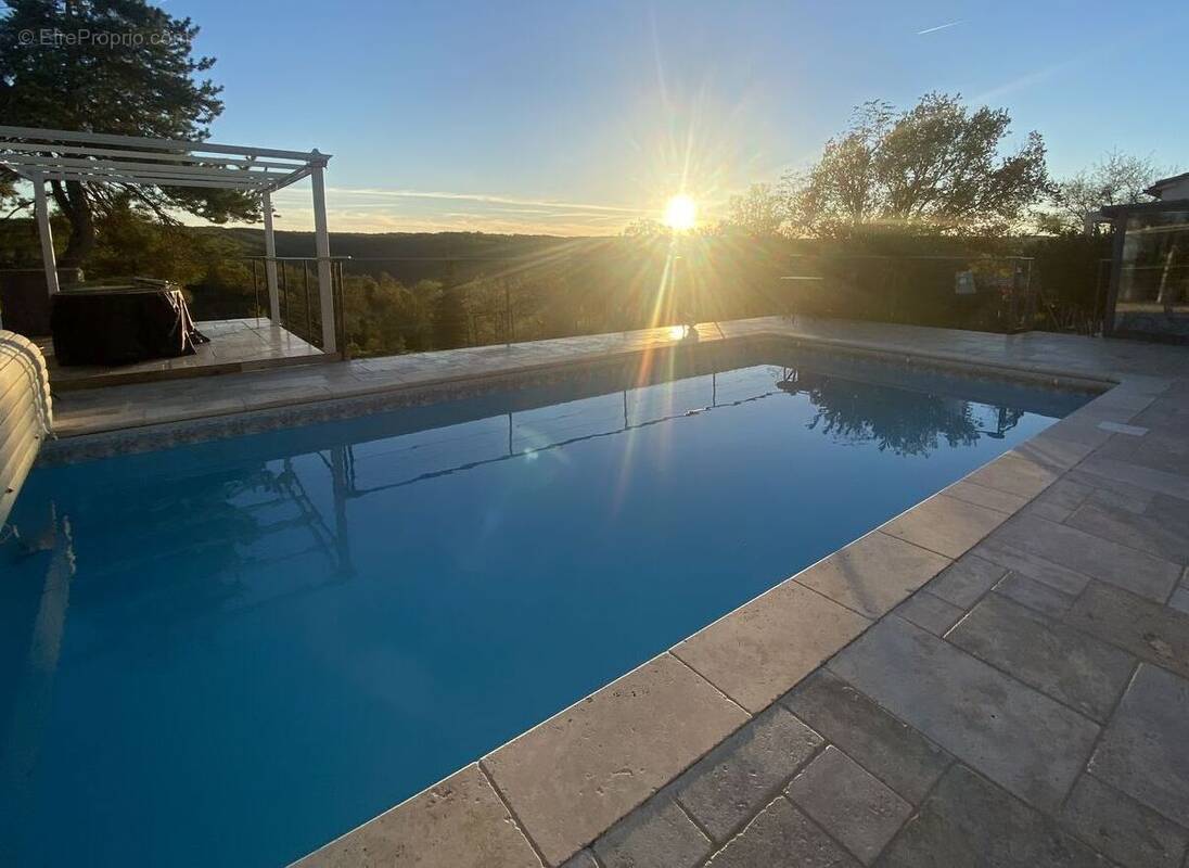 vue terrasse piscine - Maison à CAHORS