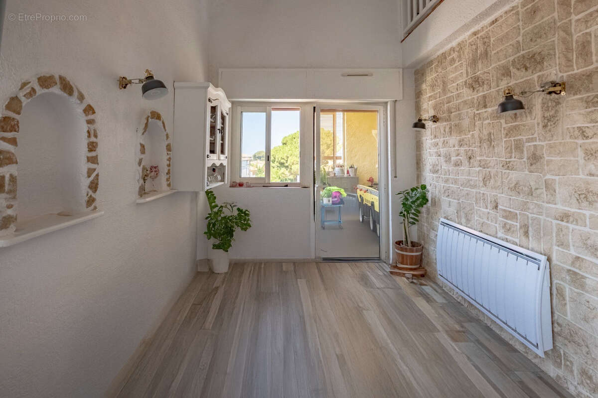 Bel appartement type 4 en DUPLEX - idéalement situé - au dernier étage - photo 4