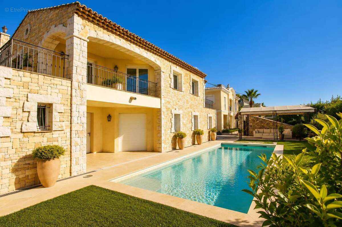 Eze "village" - propriété de 2 villas 450m²  piscine  vue mer - photo 5