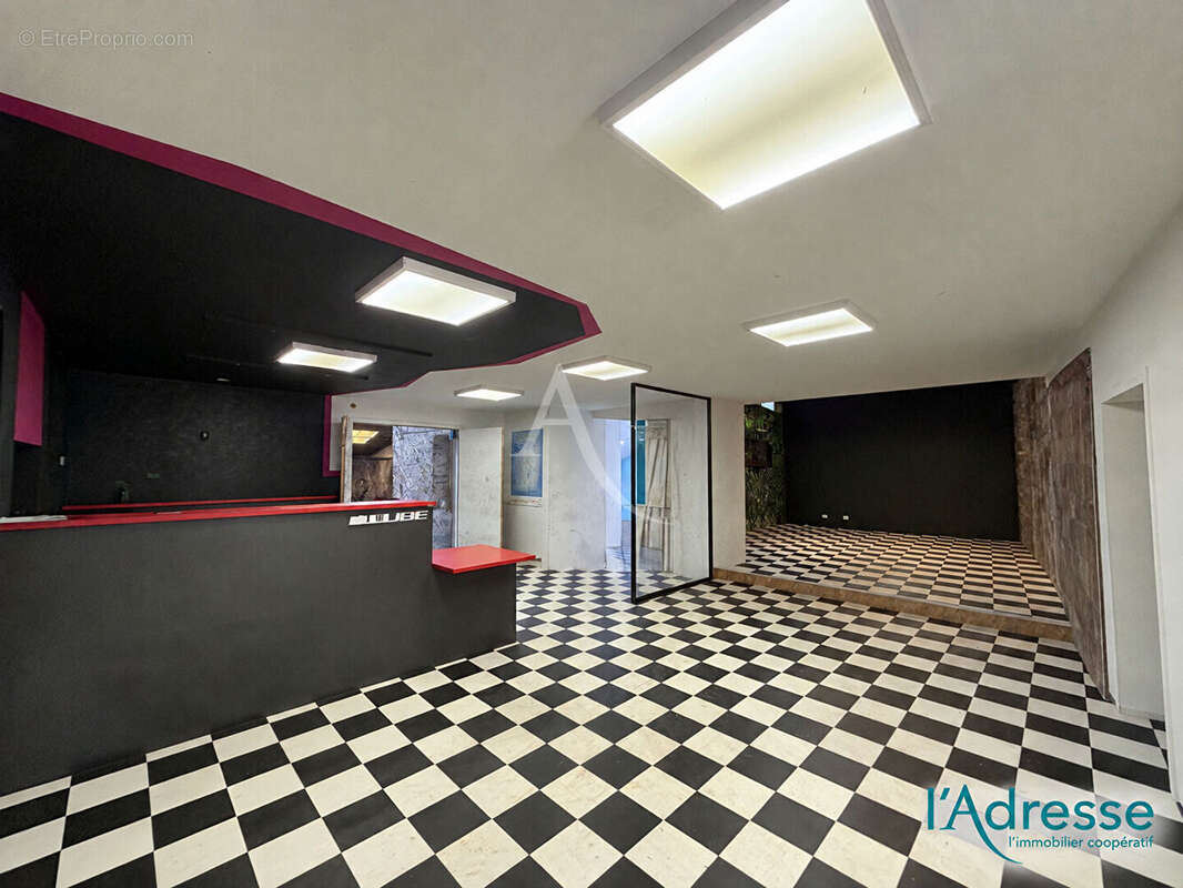 Local commercial avec stockage 600 m²  Mayenne Rive gauche SAINT-MARTIN - photo 5