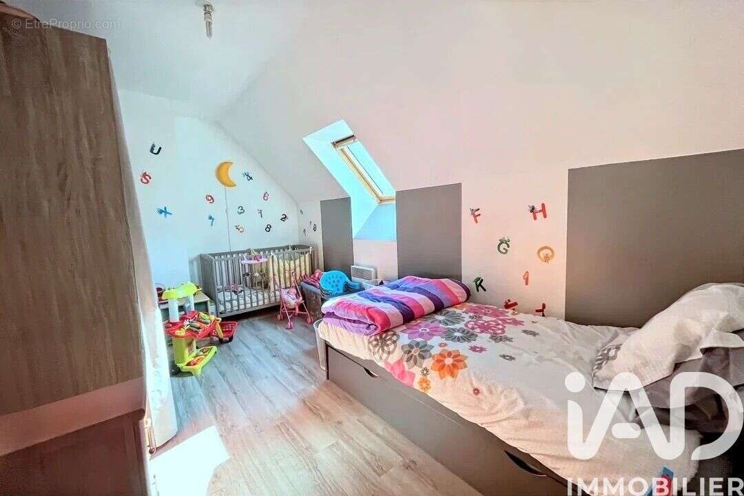 Maison 129 m² à Combs-La-Ville  - photo 7